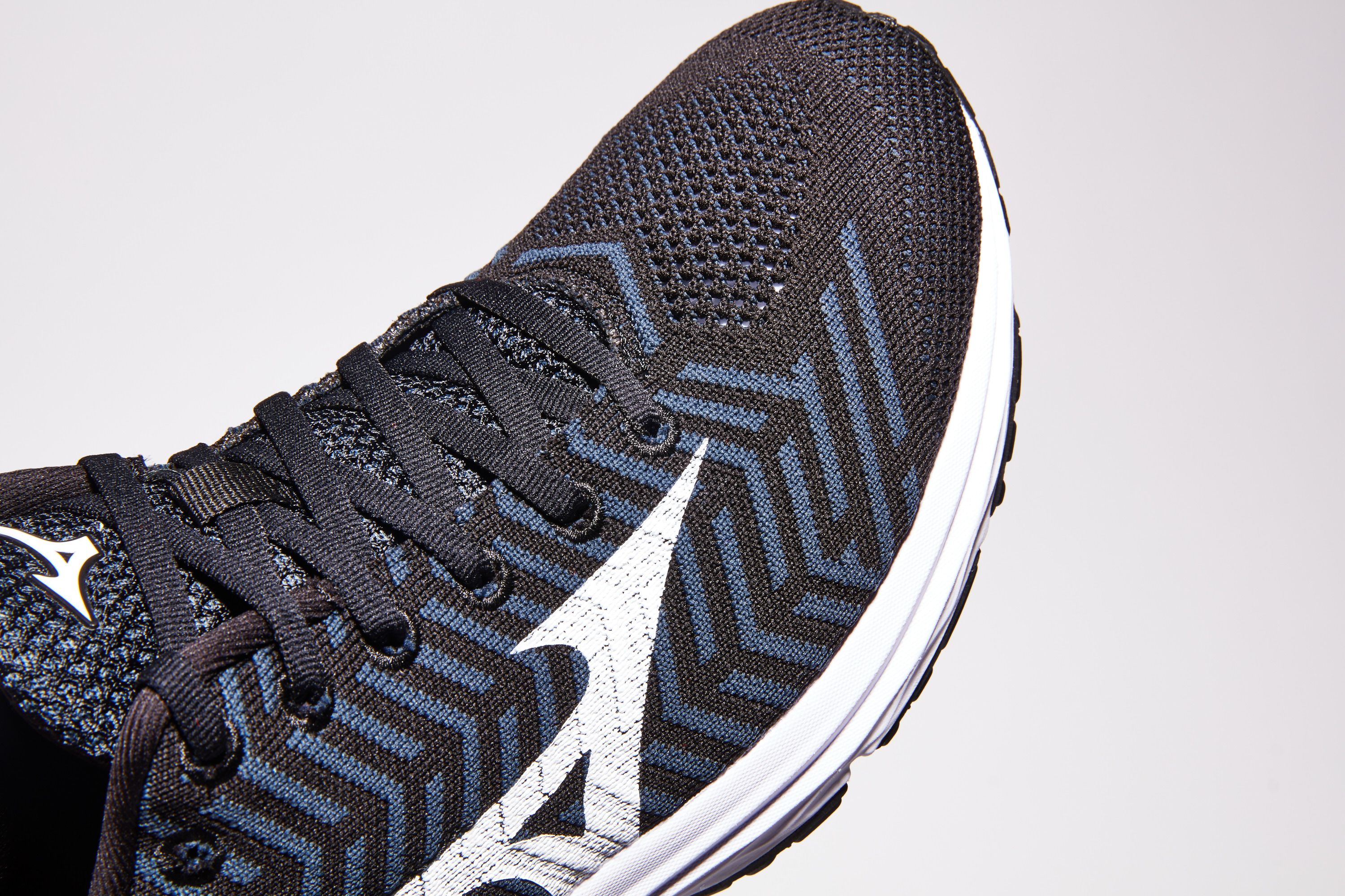 mizuno vs brooks shoes