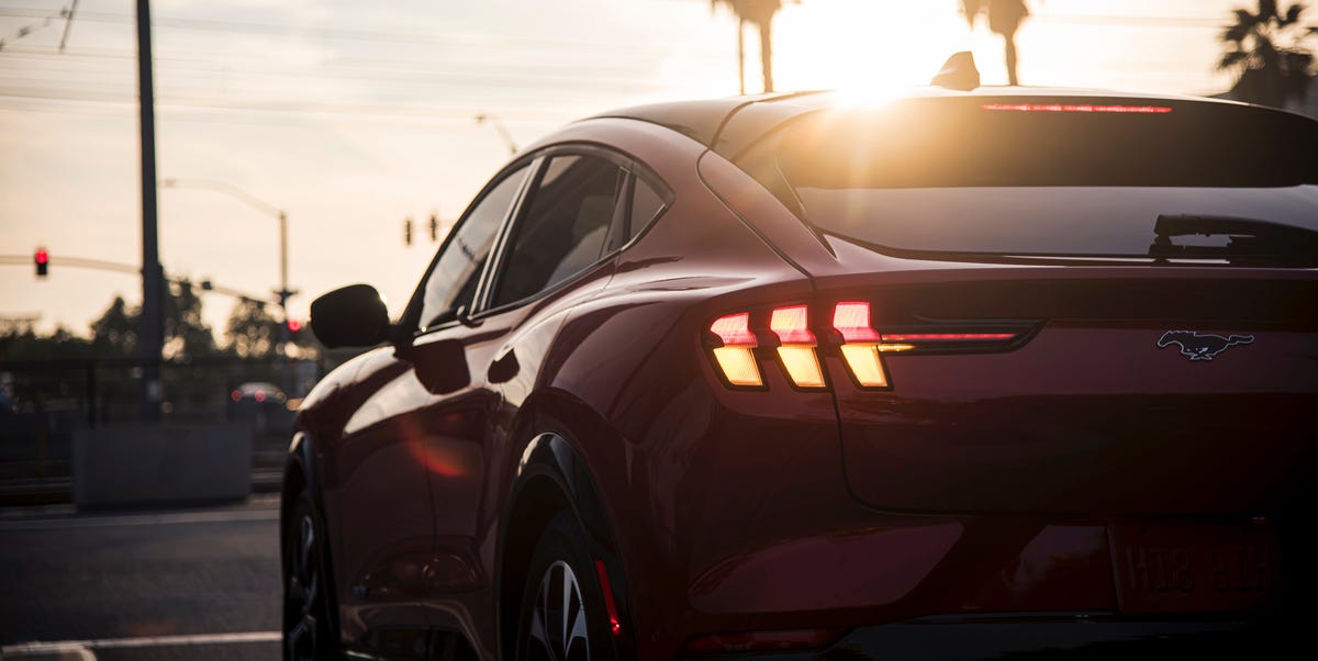 www.roadandtrack.com
