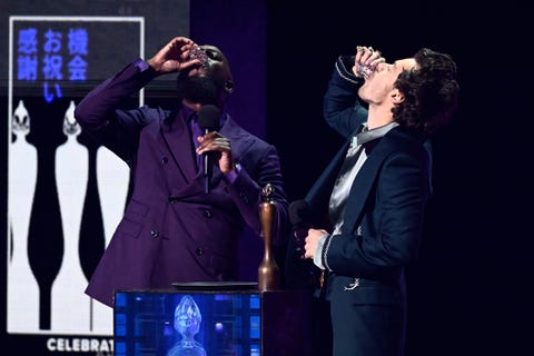 mo gilligan and harry styles have a drink at the british awards