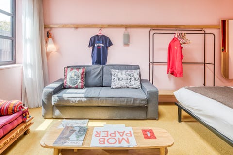 habitación de hotel de diseño millennial