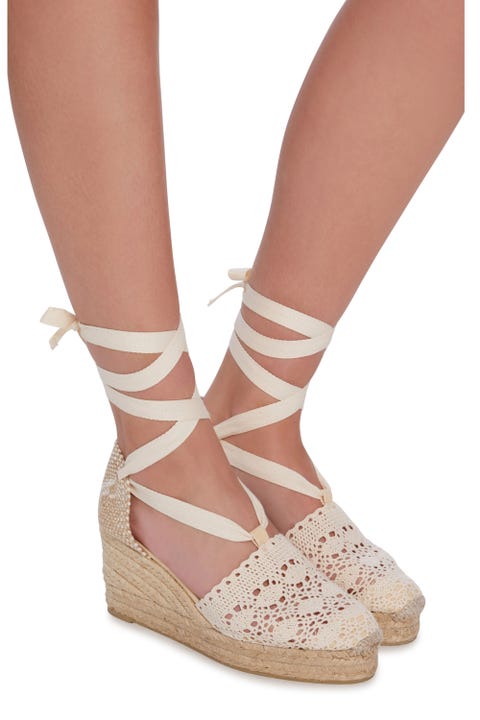 26 Chic Beach Wedding Shoes Sandals And Wedges For Brides In 2018 CastaƱer