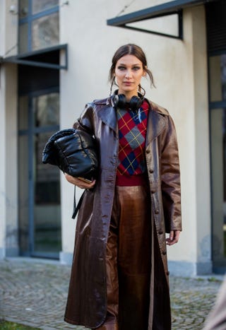 6 Stylish Leather Jacket Outfit Ideas For Women 2021 How To Wear A This Fall 6 Stylish Leather Jacket Outfit Ideas, Are Long Leather Coats In Style 2021