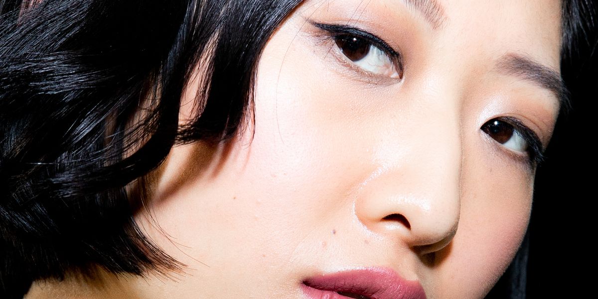 The 14 Best Setting Powders To Blur Your Skin and Fight Oil and Shine
