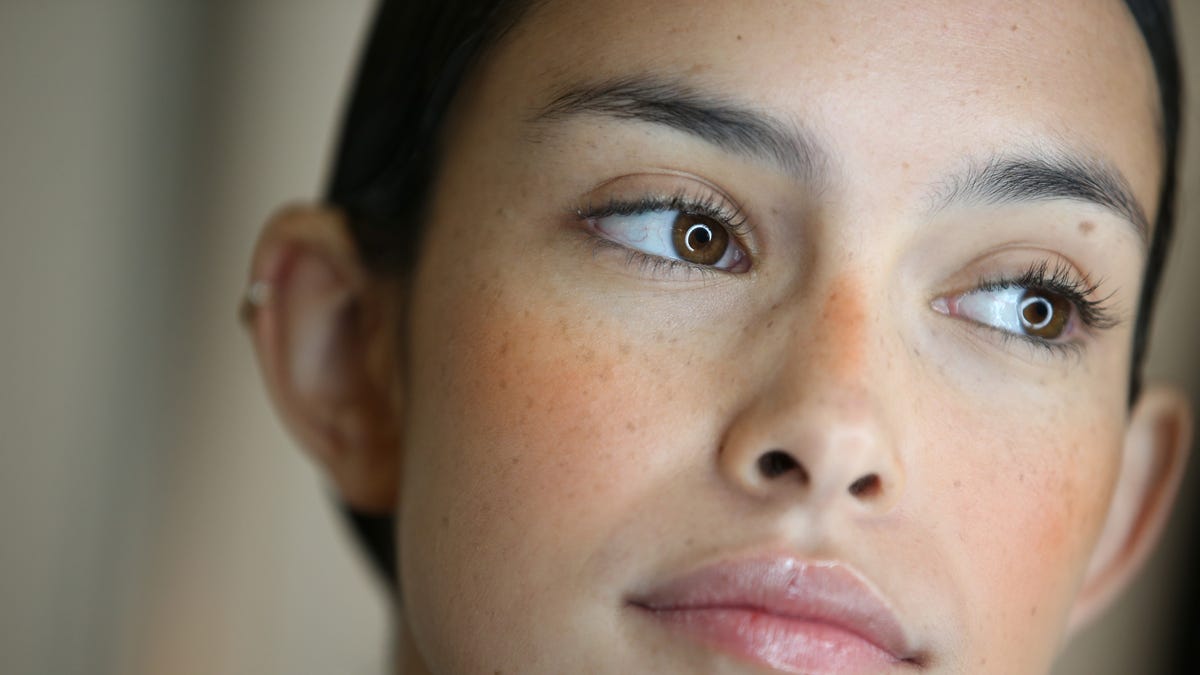 Con este truco de maquillaje, te resultará más sencillo pintarte pecas Con este truco de maquillaje, te resultará más sencillo pintarte pecas