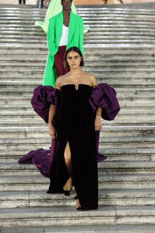 dresses fall-winter 2022 2023 fashion show Valentino Haute Couture