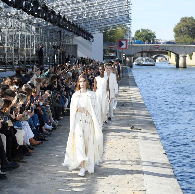 chloe  runway   paris fashion week   womenswear spring summer 2022