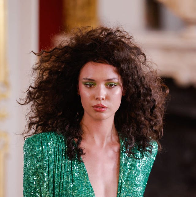 La Metamorphose : Runway - Paris Fashion Week - Haute Couture Fall Winter 2022 2023 la metamorphose runway paris fashion week haute couture fall winter 2022 2023