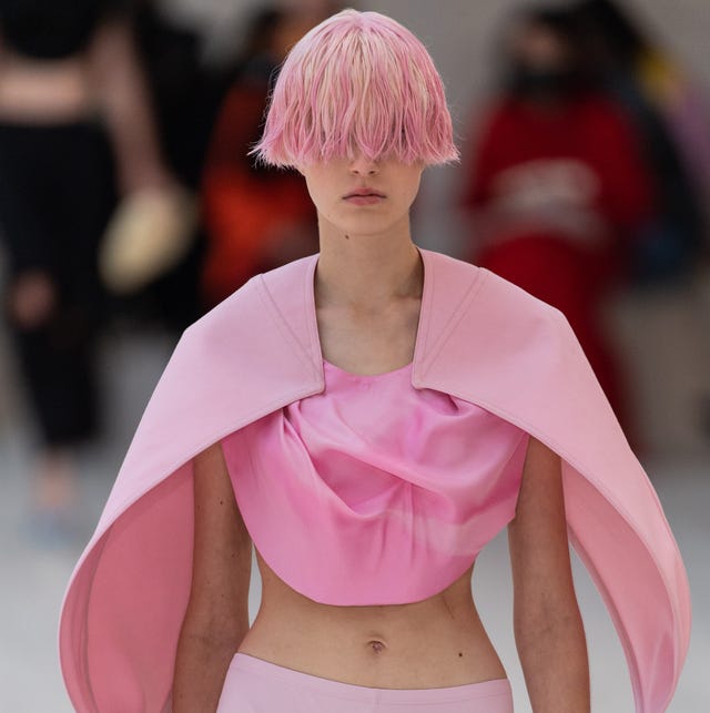 Loewe - Runway - Spring/Summer 2022 Paris Fashion Week loewe runway spring summer 2022 paris fashion week