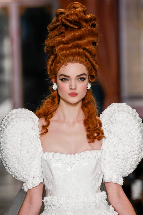 30 Spring 2021 Makeup Trends New Runway Makeup Styles