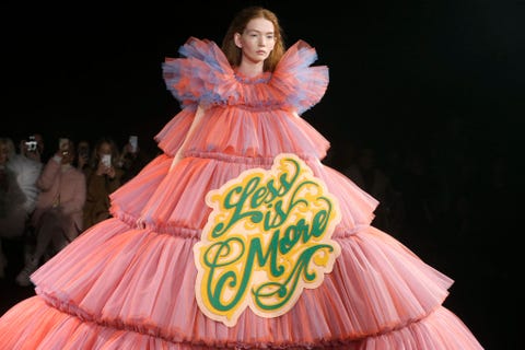 Viktor & Rolf : Runway - Paris Fashion Week - Haute Couture Spring Summer 2019