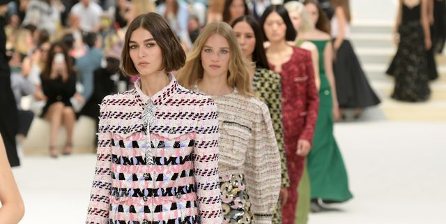 chanel runway paris fashion week haute couture fall winter 2022 2023