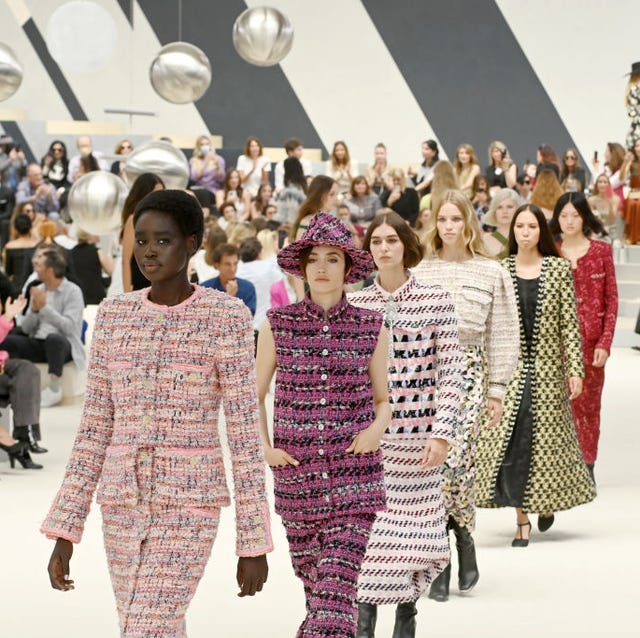 chanel runway paris fashion week haute couture fall winter 2022 2023