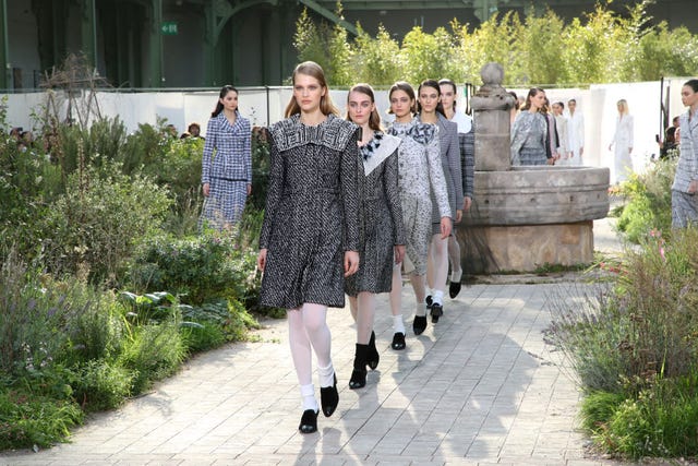 Chanel : Runway - Paris Fashion Week - Haute Couture Spring/Summer 2020 chanel runway paris fashion week haute couture spring summer 2020