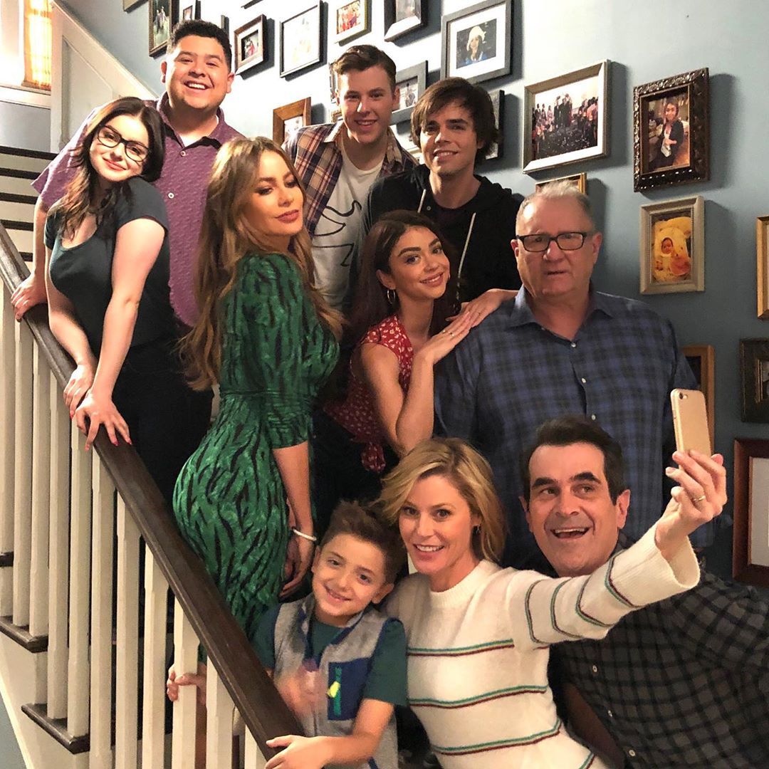 Modern Family Cast Get Emotional On Final Day Of Filming   Modern Family Instagram 1582483483 