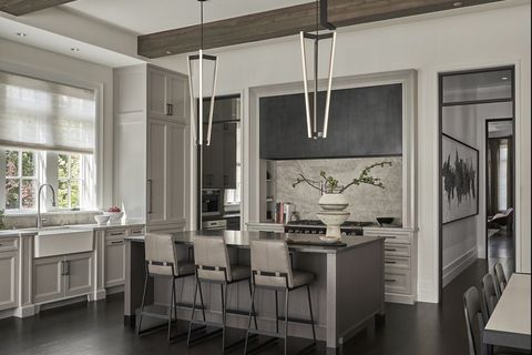 Featured image of post Modern Style Sleek Kitchen : Modern kitchens emphasize form and structure rather than surface ornamentation — think of smooth surfaces like concrete and steel, strong horizontal lines and plenty of open space.