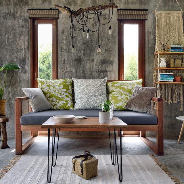 Groene woonkamer Groene woonkamer met planten en op natuur-geïnspireerde interieuritems.