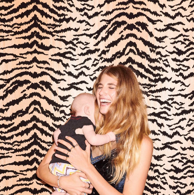 Veronika Heilbrunner en baby Walter Veronika Heilbrunner en baby Walter voor Vogue Nederland.