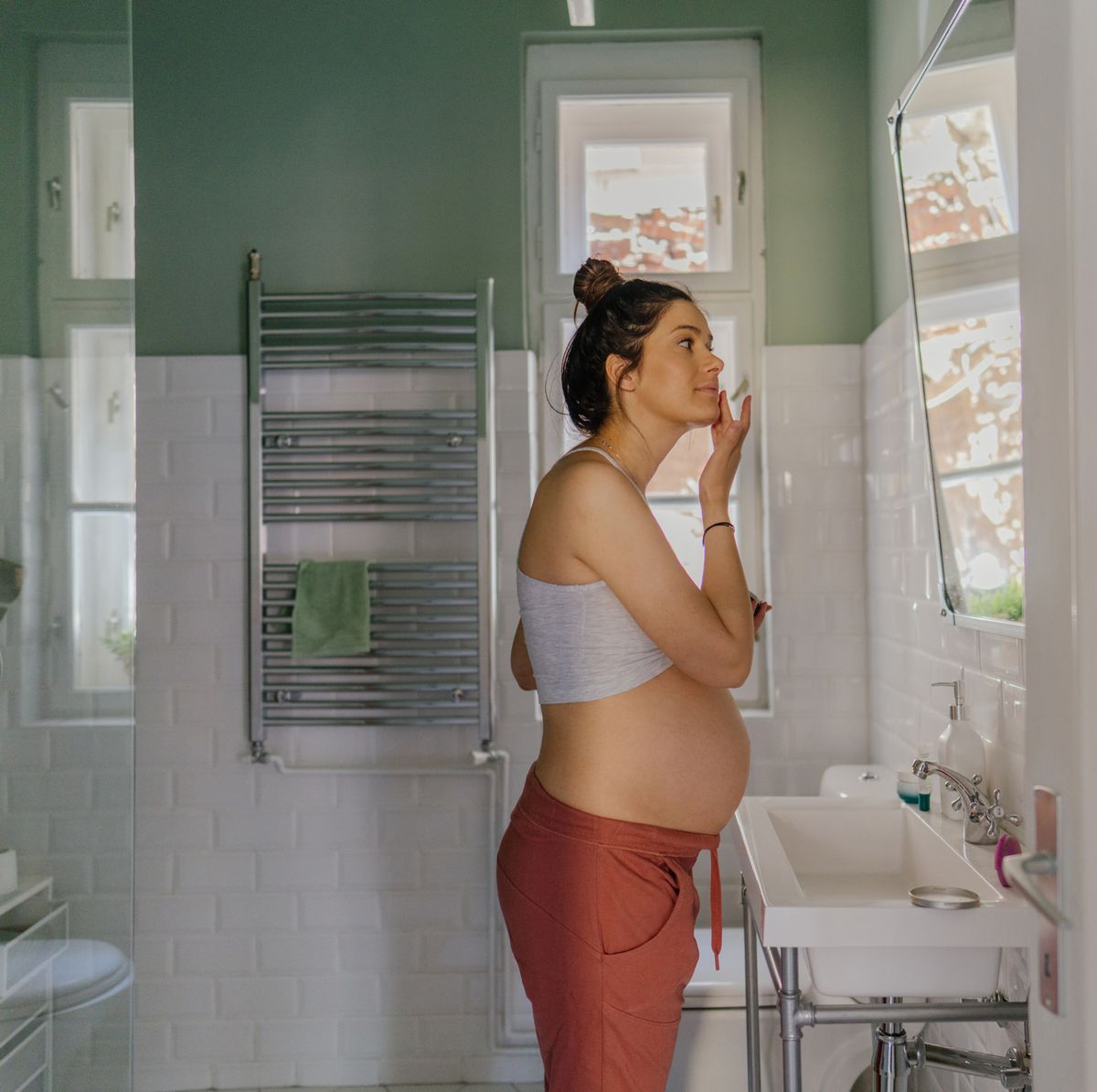 Pregnancy-safe skincare | Ingredients to avoid