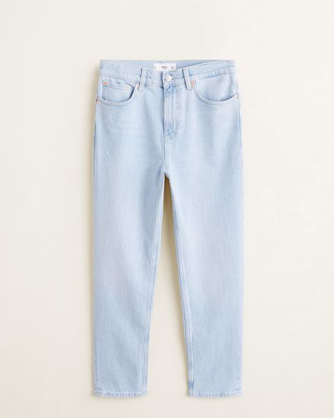 Los jeans 'mom fit' perfectos para caderas anchas están Mango