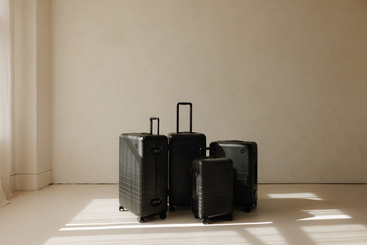 Monos Luggage Review - Midlife Globetrotter