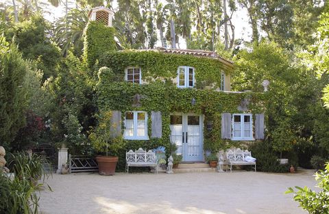 montecito-house-outdoor-awards-veranda