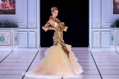 moschino aw22 show