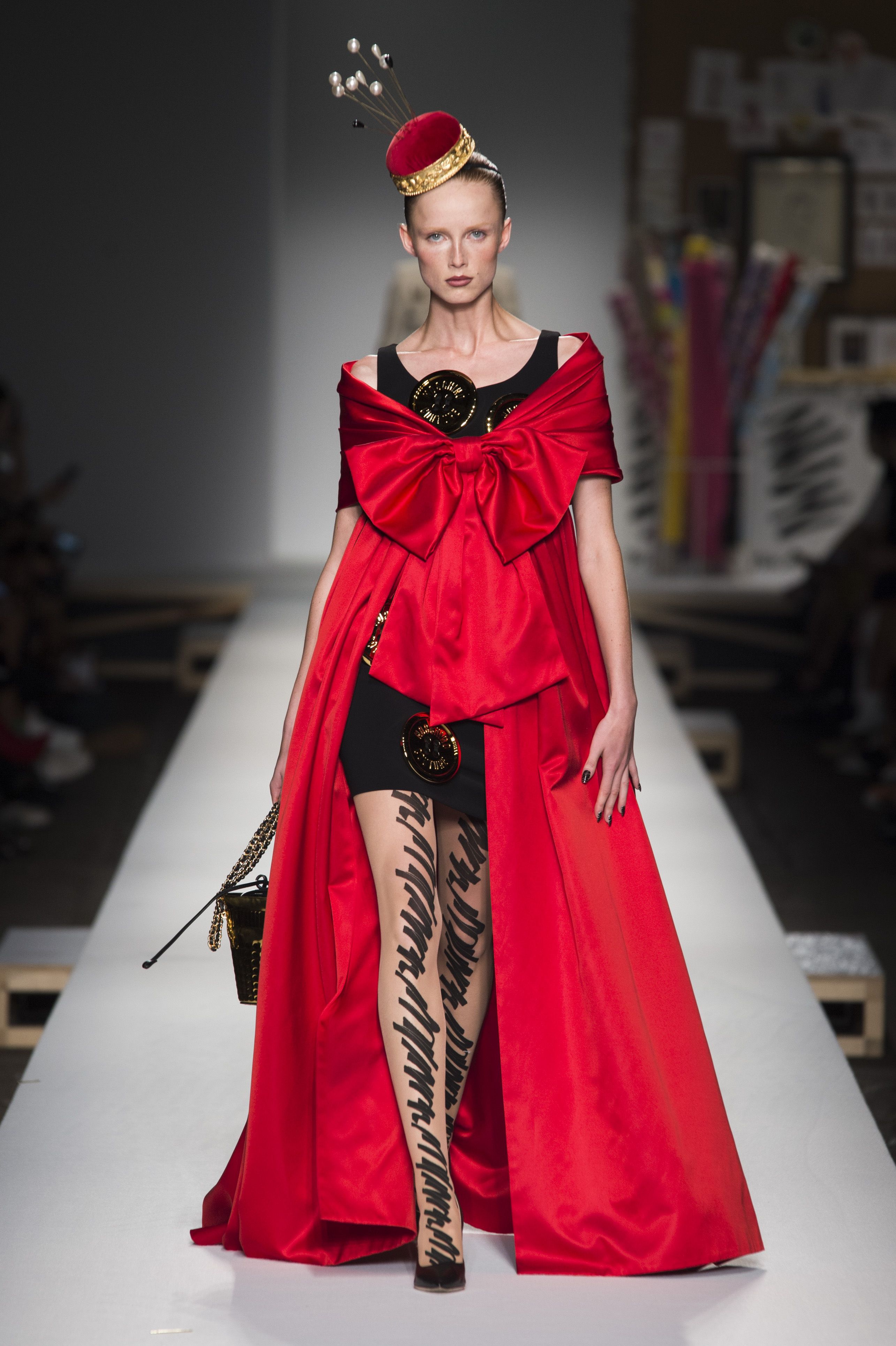 moschino-rs19-3649-1537523665.jpg
