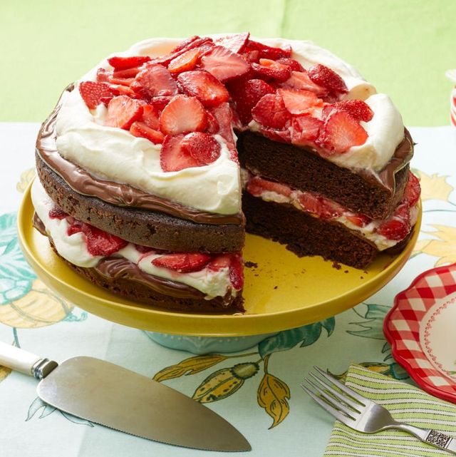 chocolate strawberry nutella cake