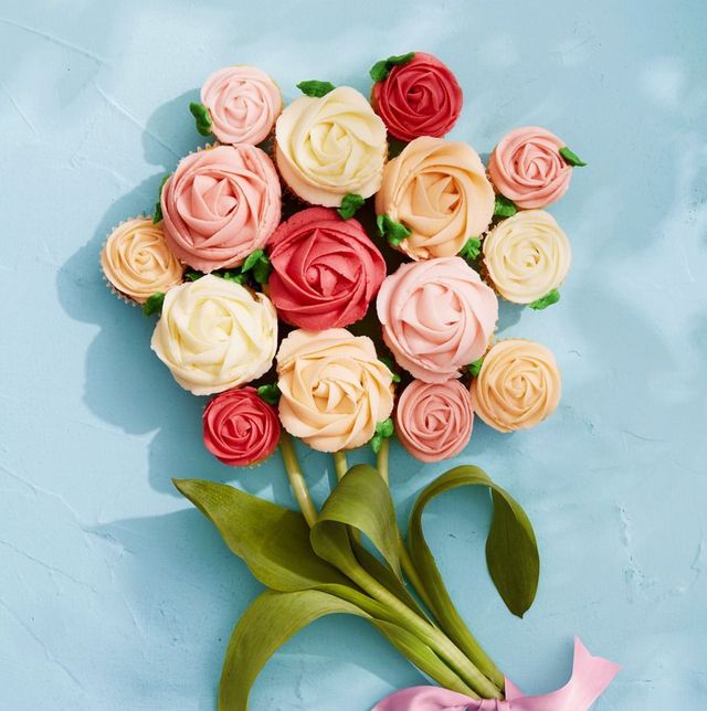 a bouquet of vanilla cream cupcakes