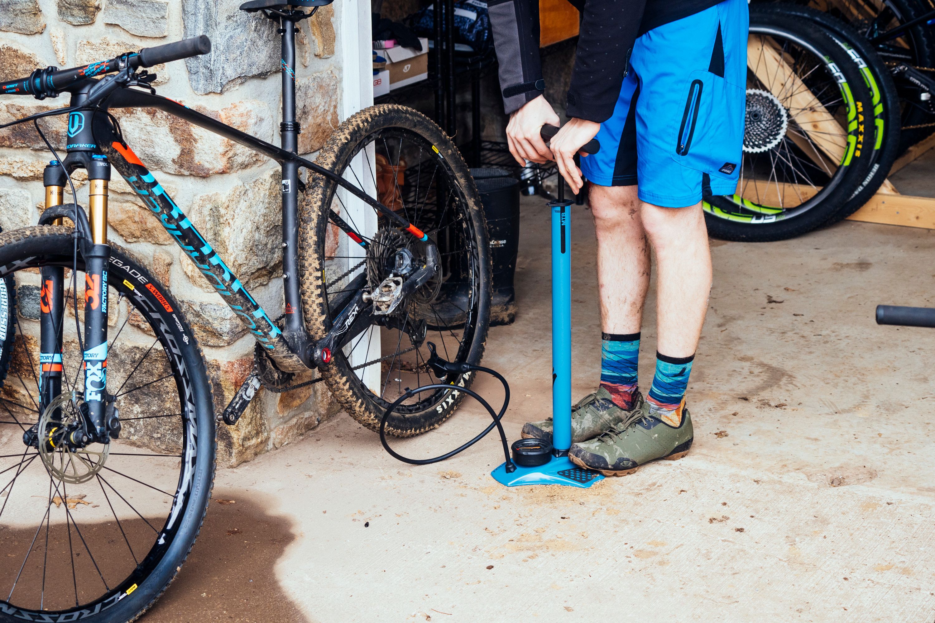 Mini High-Pressure Bike Pump Bicycle Tyre Hand Push Pump with Base Repair Tool 