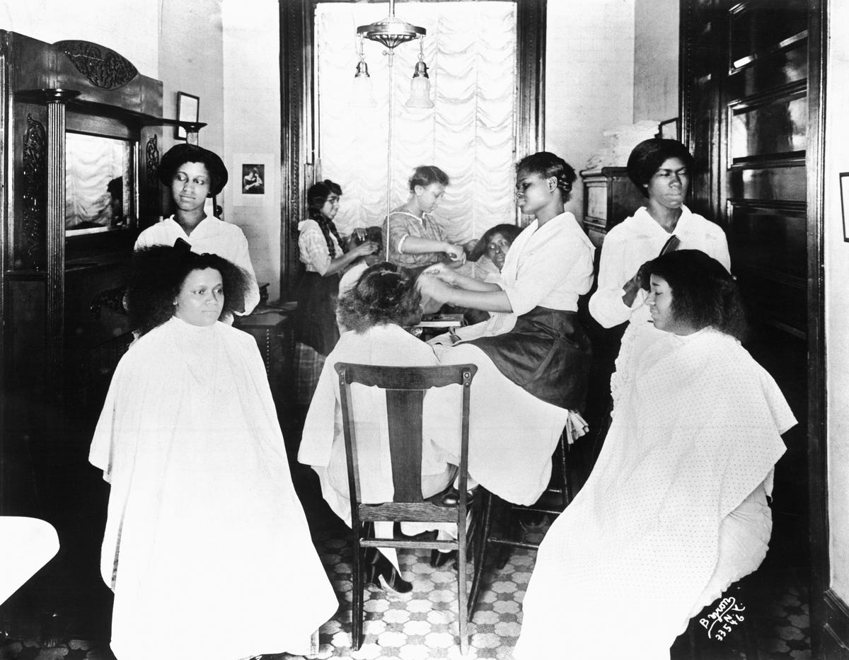 mrs robinsons beauty parlor for negroes photograph ca 1919 news photo