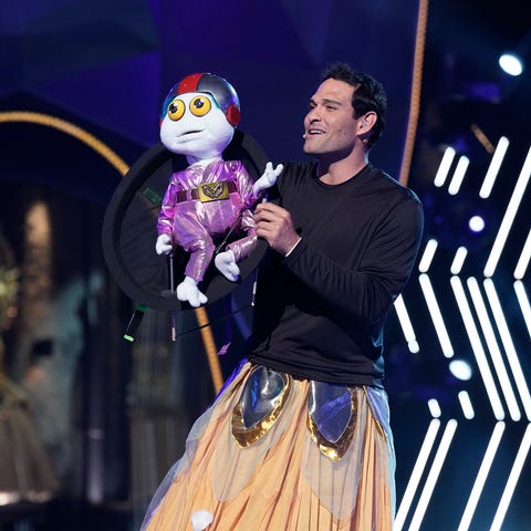 the masked singer mark sanchez in the “the group b play offs cloudy with a chance of clues” episode of the masked singer airing wednesday, oct 14 800 900 pm etpt on fox © 2020 fox media llc cr michael beckerfox