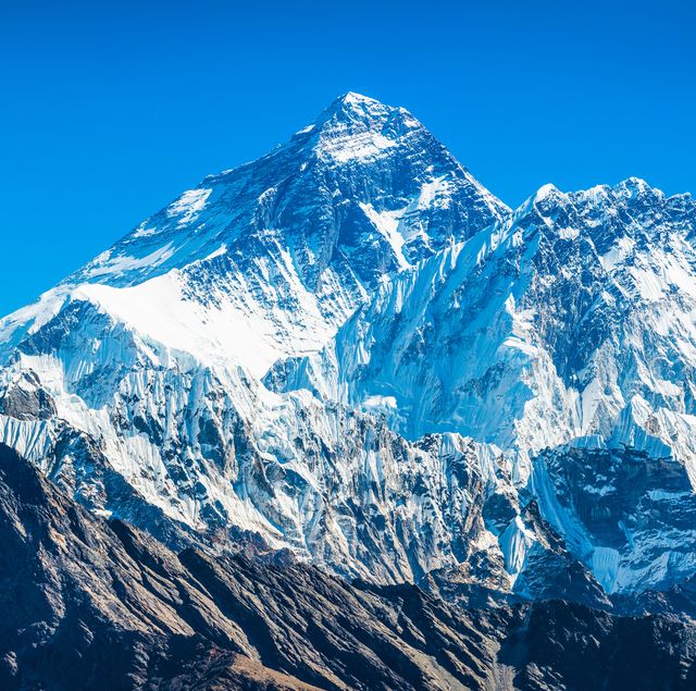 なぜエベレストやアルプス山脈は 年々 標高が高くなっている のか