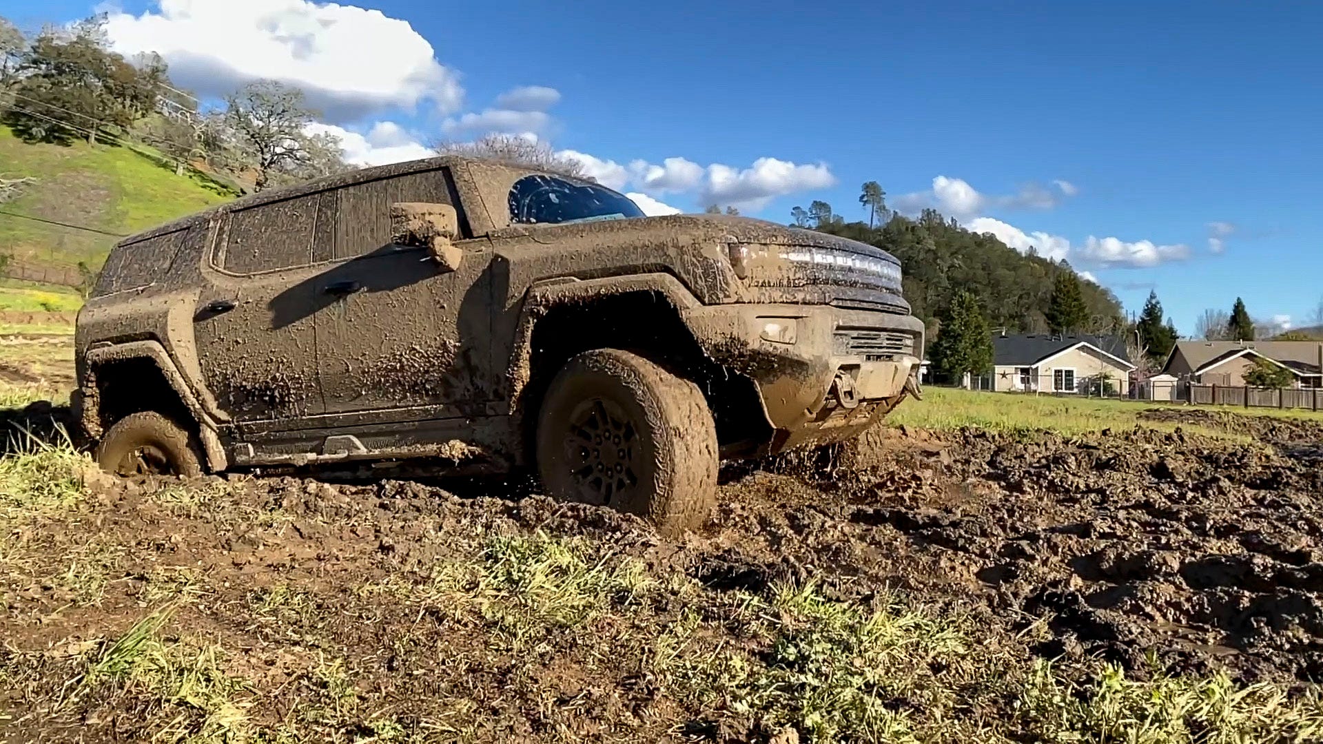 The 2024 GMC Hummer SUV Is Convincing People to Go EV