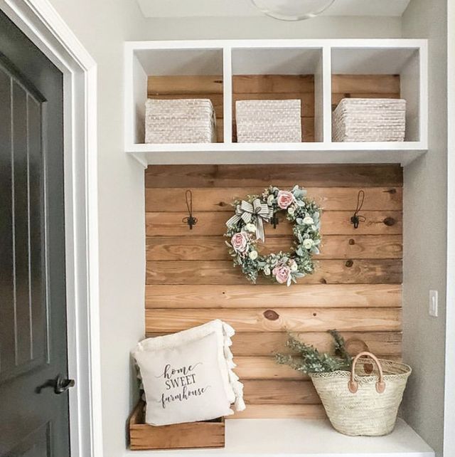Featured image of post Mudroom Organizers Furniture - Unfinished wood and timeworn furniture are the main traits for a rustic design, which you can have on for your mudroom.