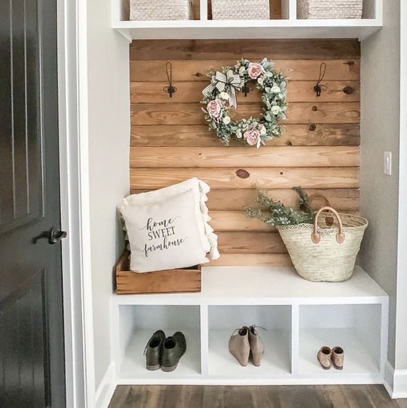 Featured image of post Mudroom Organizers Furniture - Unfinished wood and timeworn furniture are the main traits for a rustic design, which you can have on for your mudroom.