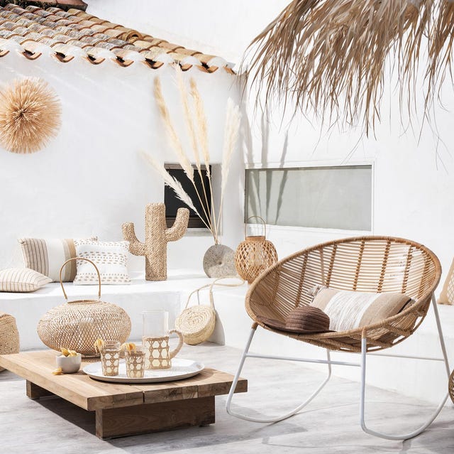 Zonas de exterior: Terraza blanca con muebles de madera zonas de exterior terraza blanca con muebles de madera