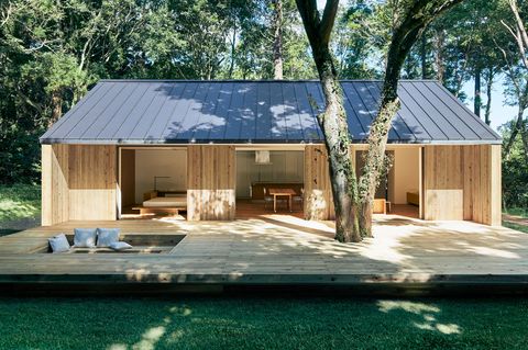 muji diseña una casa prefabricada multifuncional con un estilo minimalista
