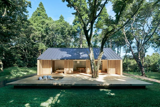 muji diseña una casa prefabricada multifuncional con un estilo minimalista