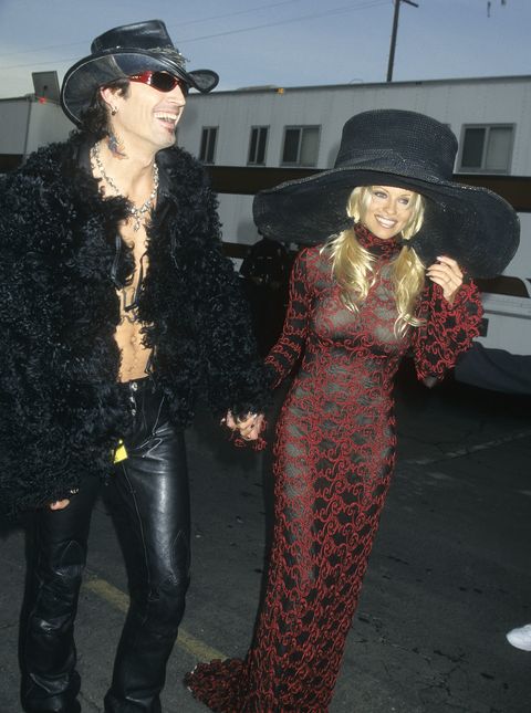 24th annual american music awards arrivals tommy lee pamela anderson fur hat