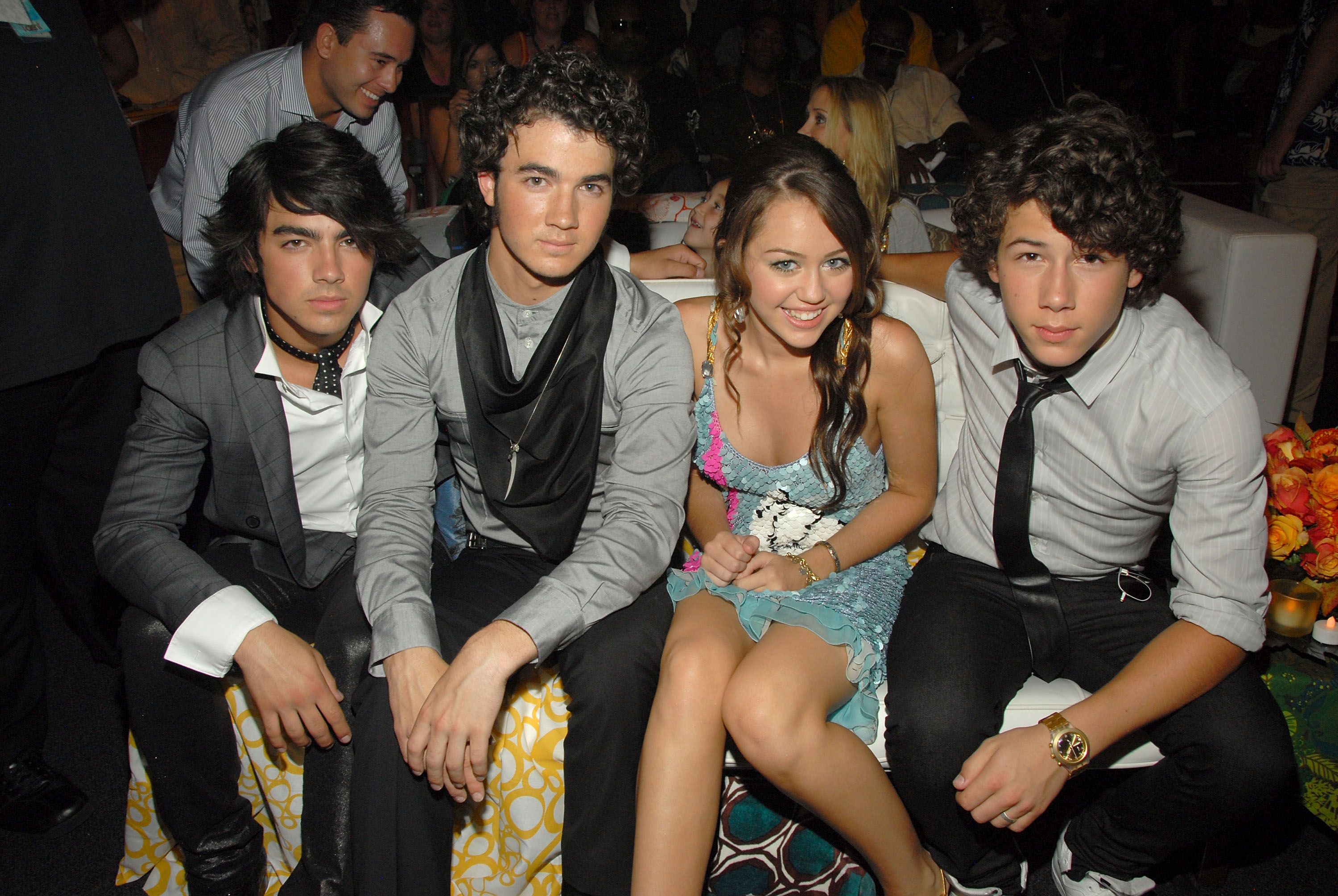 are nick jonas and miley cyrus friends