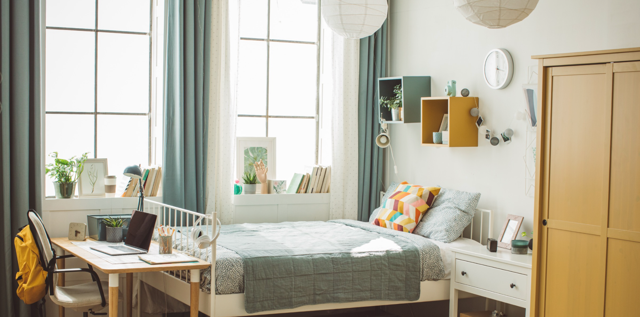 40 College Dorm Room Essentials You Don't Want to Forget