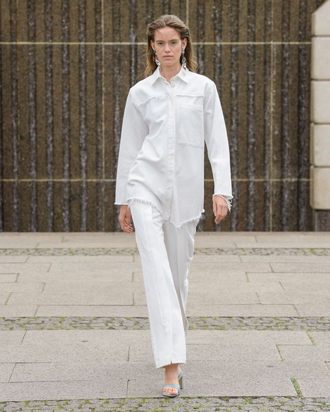 Clothing, White, Suit, Fashion, Pantsuit, Formal wear, Street fashion, Runway, Neck, Trousers, 