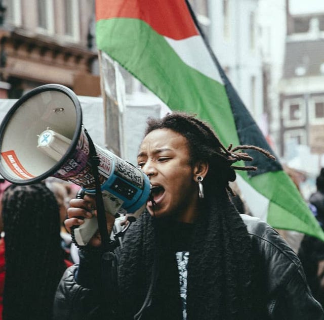 Foto van Naomie Pieter tijdnes Women's March door Simaa Al-saig foto van naomie pieter tijdnes women's march door simaa al saig
