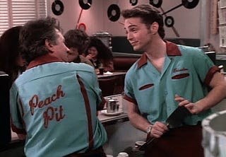El Peach Pit Abre De Nuevo En Bh El Peach Pit Abre De Nuevo En Bh