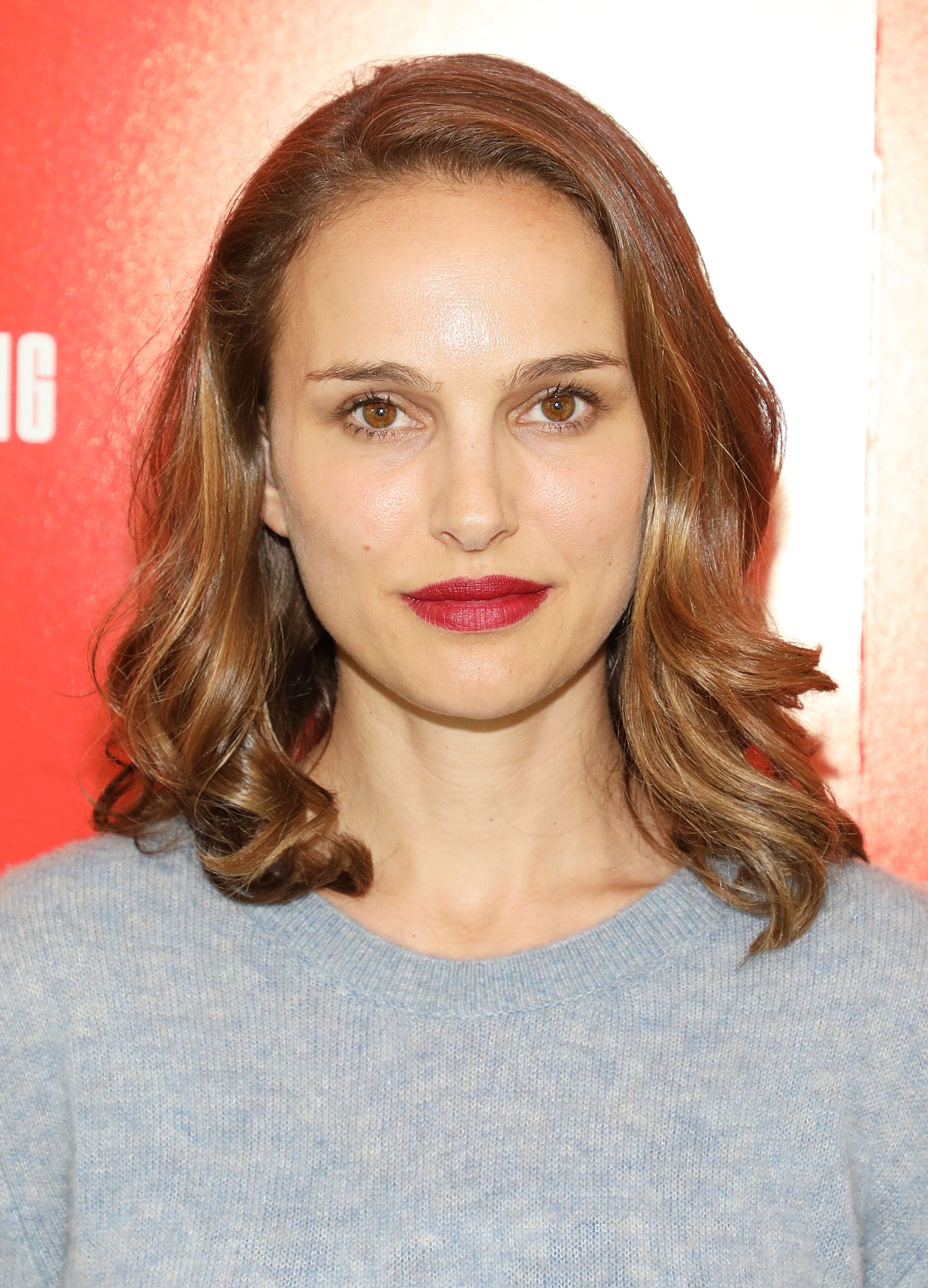 45 Hairstyles For Round Faces Best Haircuts For Round Face Shape Natalie portman was born in israel and holds dual israeli and american citizenship. best haircuts for round face shape