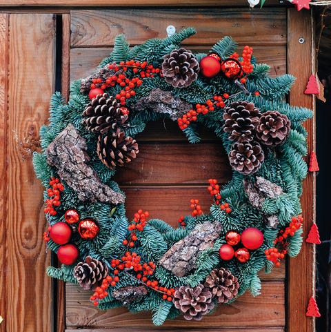 55 ideas con mucho estilo para decorar la puerta en Navidad 55 ideas con mucho estilo para decorar la puerta en Navidad