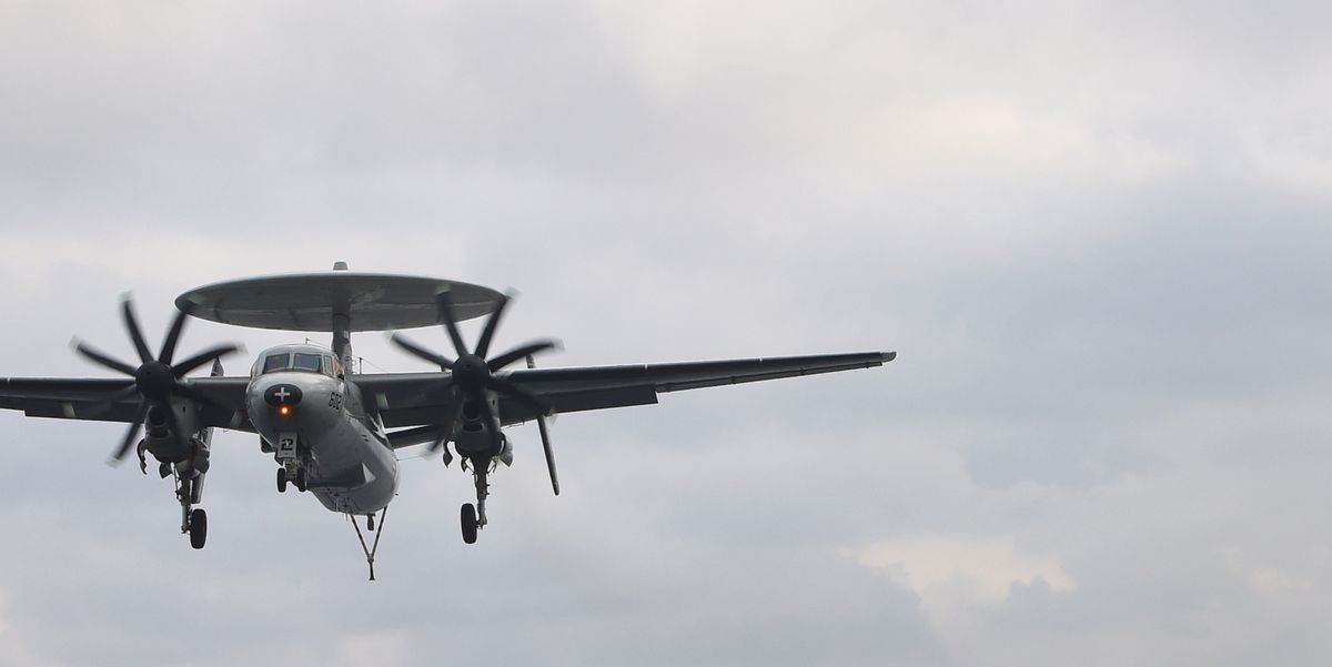 Navy Hawkeye Crash In Virginia Pilots Crew Escape Safely