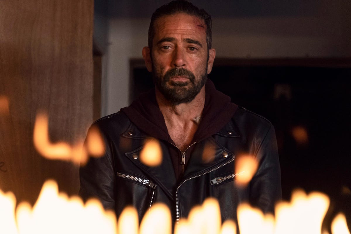 The Walking Dead S Jeffrey Dean Morgan Celebrates Last Day On Set