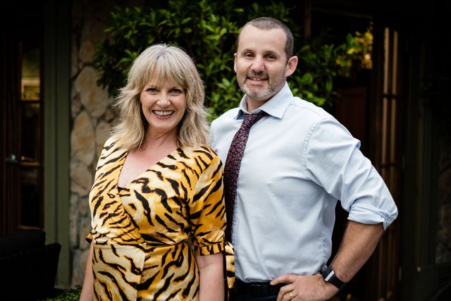 toadie rebecchi and melanie pearson in neighbours